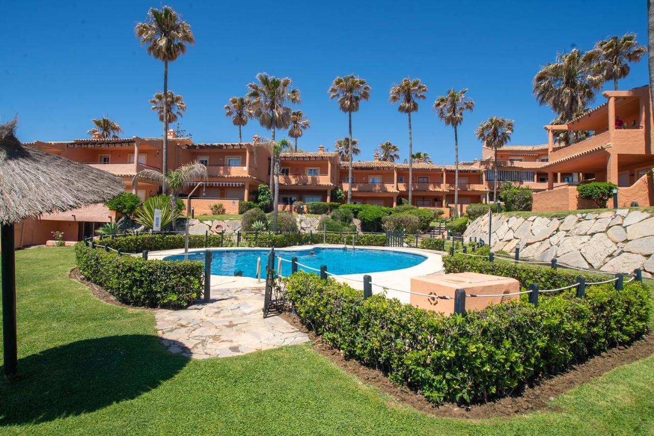 Fantastic Beachfront Apartment Estepona Exterior foto