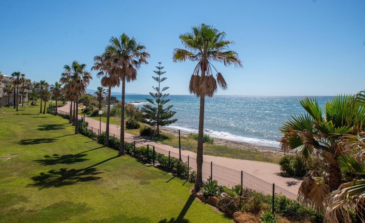 Fantastic Beachfront Apartment Estepona Exterior foto
