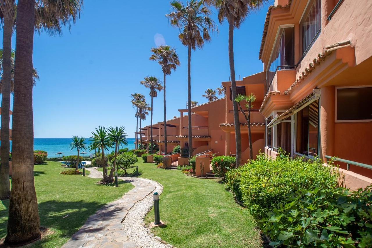 Fantastic Beachfront Apartment Estepona Exterior foto